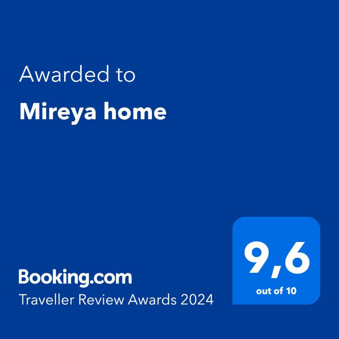 Mireya Villa *